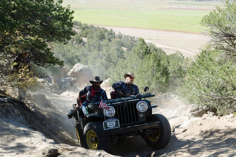 Illustration for article titled There's Nothing Cooler Than Flat-Fender Jeeps Offroading